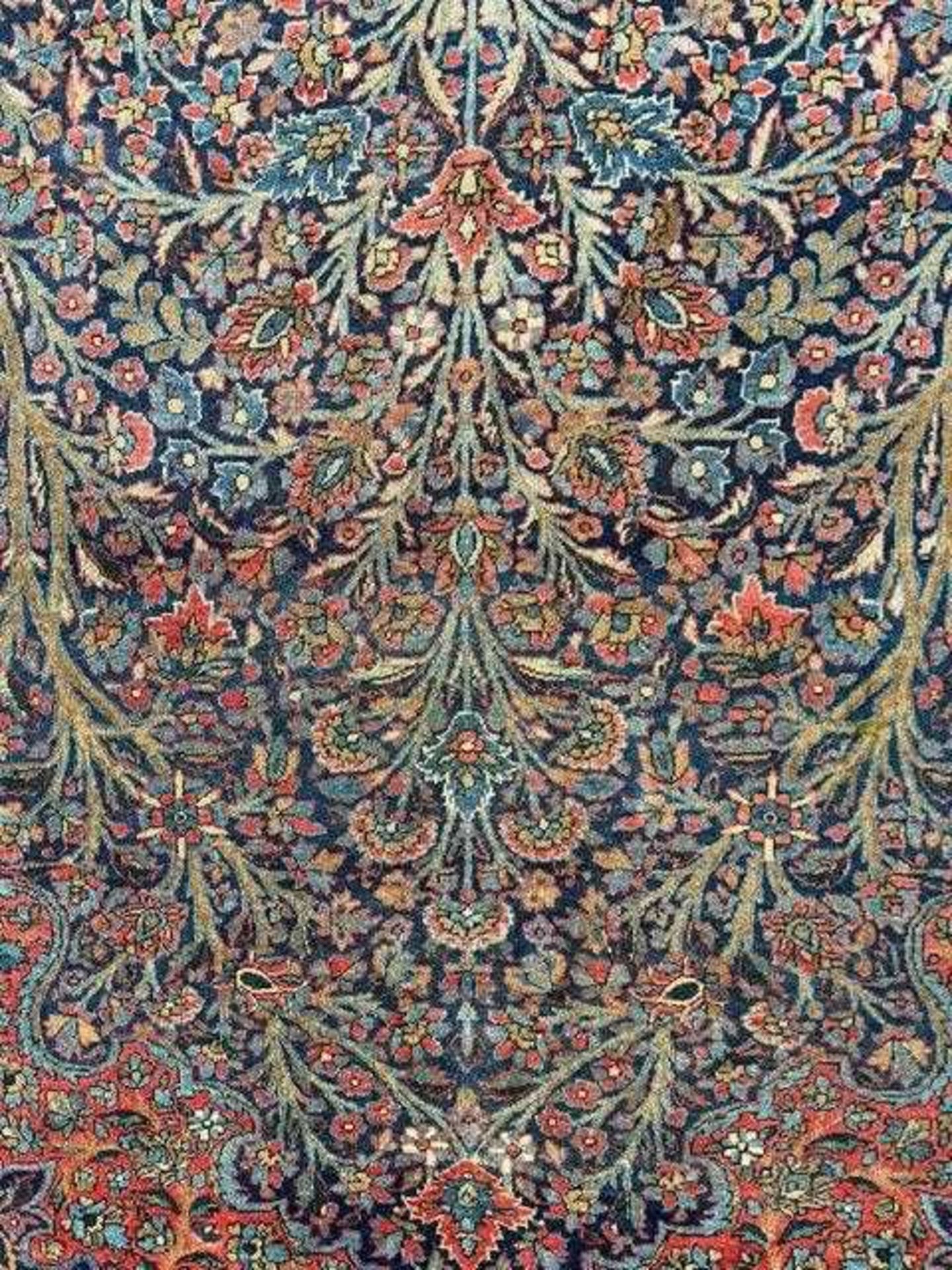 A FINE PAIR OF 1920'S MOHTASHAM KASHAN CARPETS - Image 26 of 38