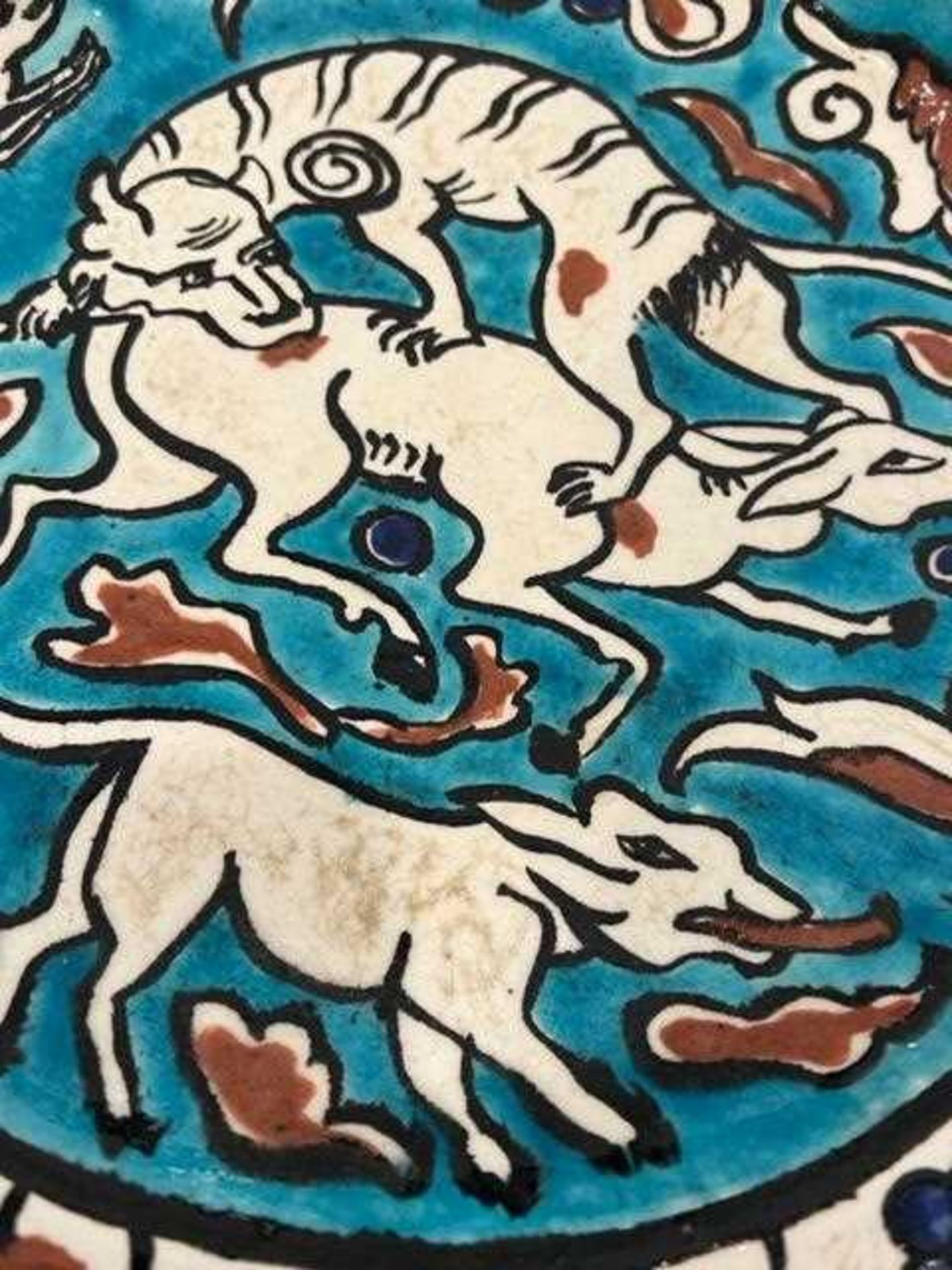 A 19TH CENTURY IZNIK STYLE CHARGER ATTRIBUTED TO SAMSON - Image 5 of 5