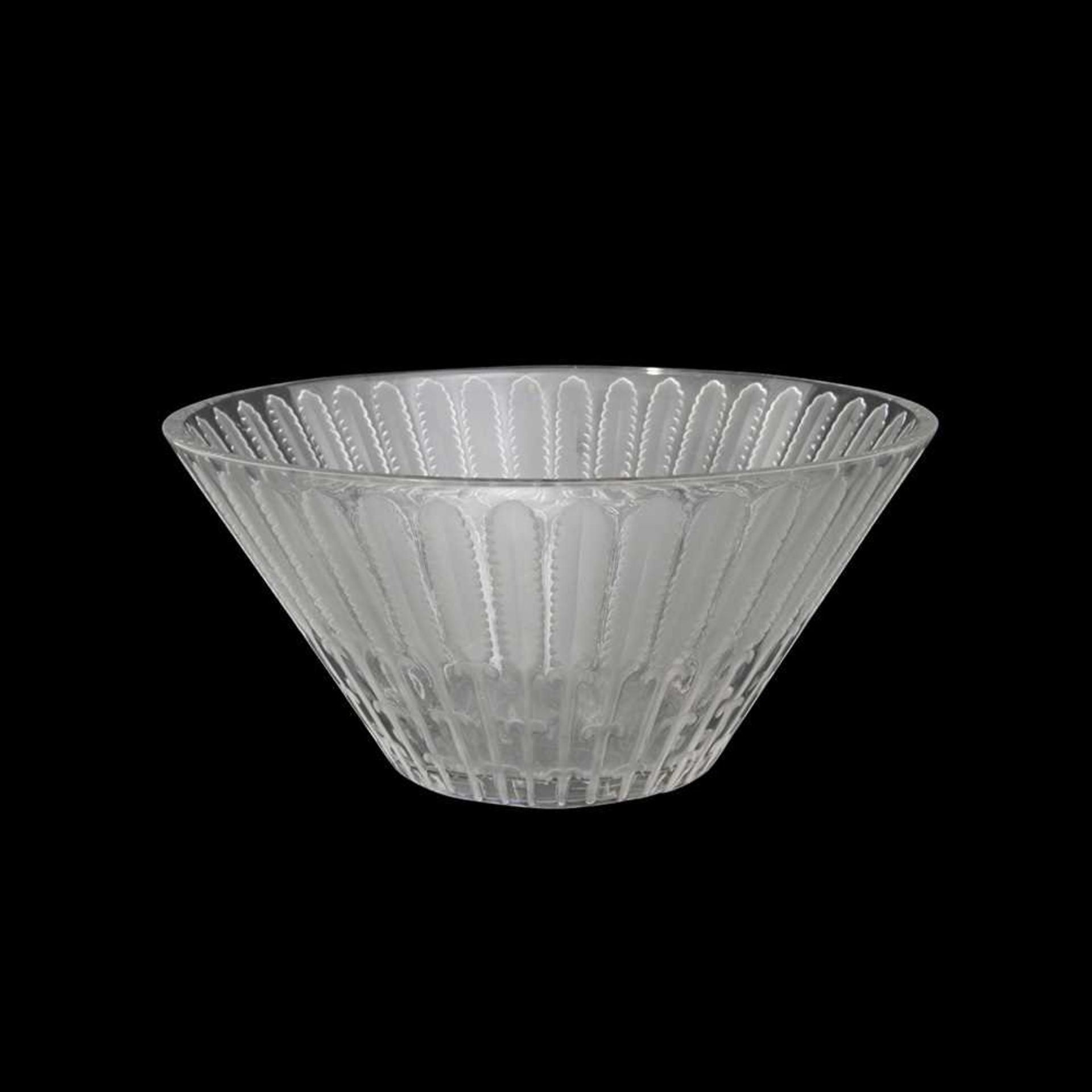 LALIQUE: A CLEAR AND FROSTED CRYSTAL GLASS WHEAT EAR PATTERN BOWL