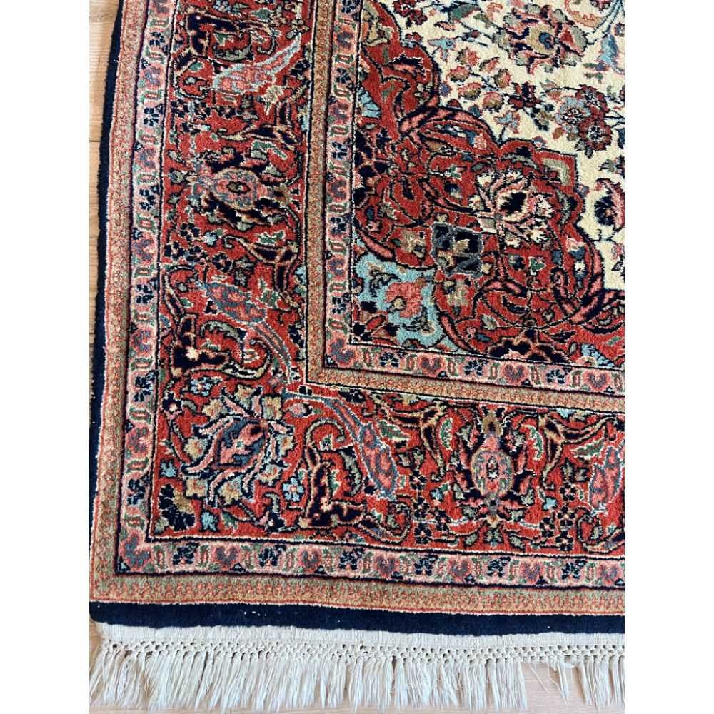 A MID 20TH CENTURY KASHAN CARPET - Image 3 of 5