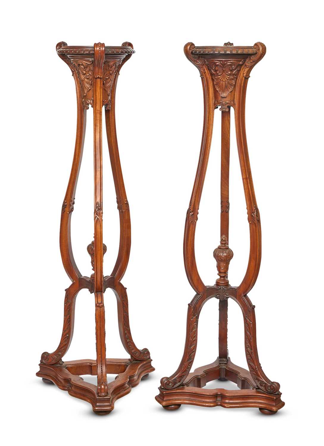 A PAIR OF LATE 19TH / EARLY 20TH CENTURY MAHOGANY TORCHERE STANDS