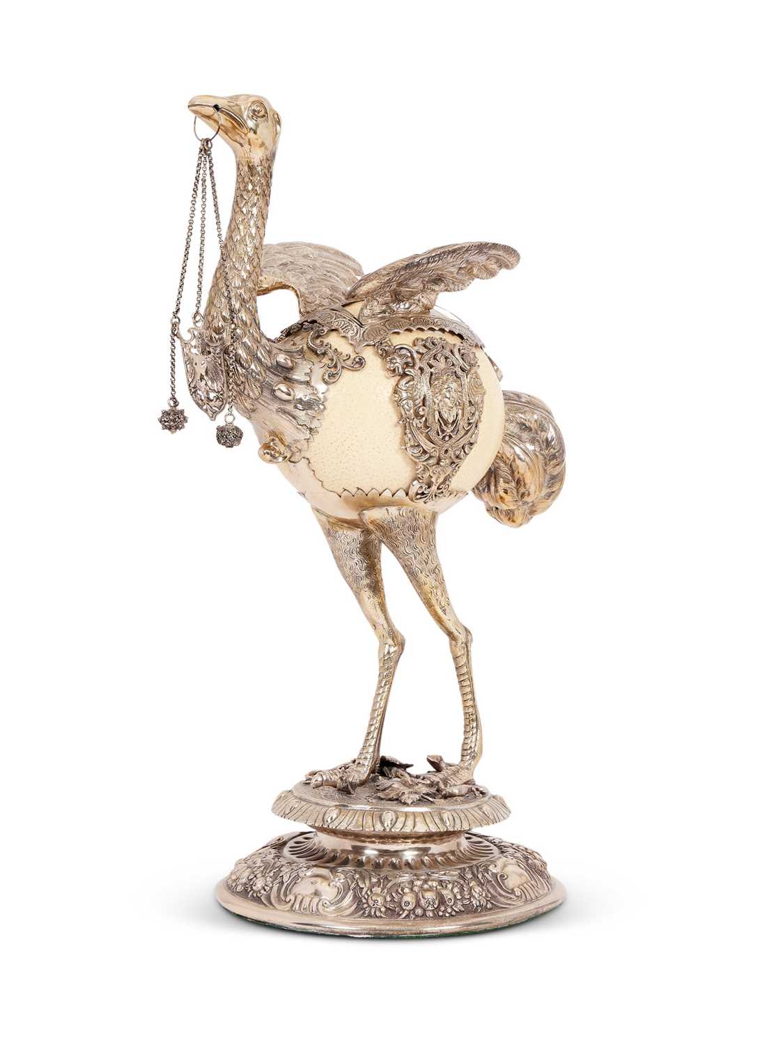 A LATE 19TH CENTURY SILVER MOUNTED OSTRICH EGG CUP AND COVER, PROBABLY HANAU - Image 2 of 5