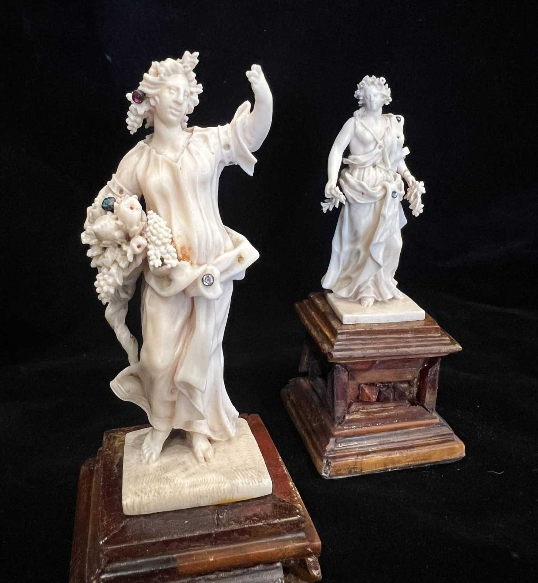 H.R.H PRINCESS MARGARET'S WEDDING GIFT: A PAIR OF 18TH CENTURY IVORY FIGURES OF SPRING AND AUTUMN - Image 3 of 14