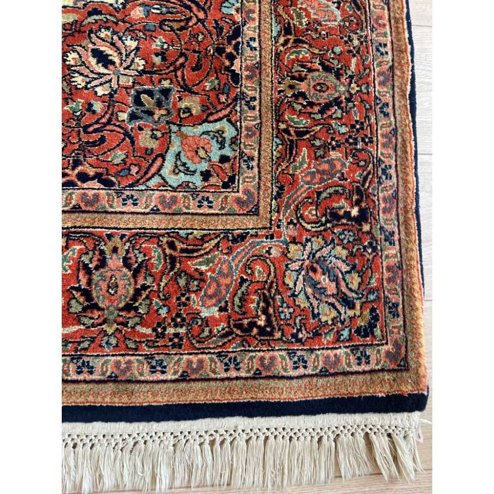 A MID 20TH CENTURY KASHAN CARPET - Image 2 of 5