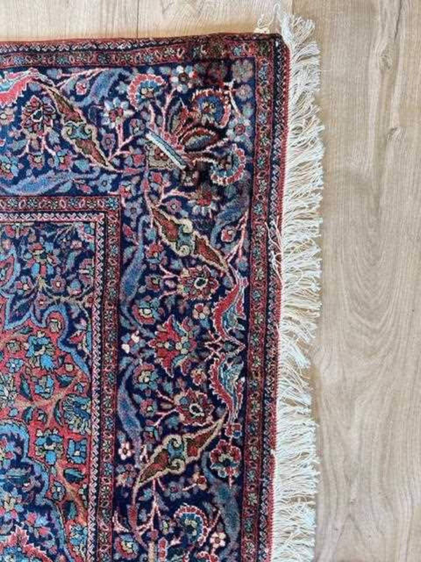 A FINE PAIR OF 1920'S MOHTASHAM KASHAN CARPETS - Image 22 of 38