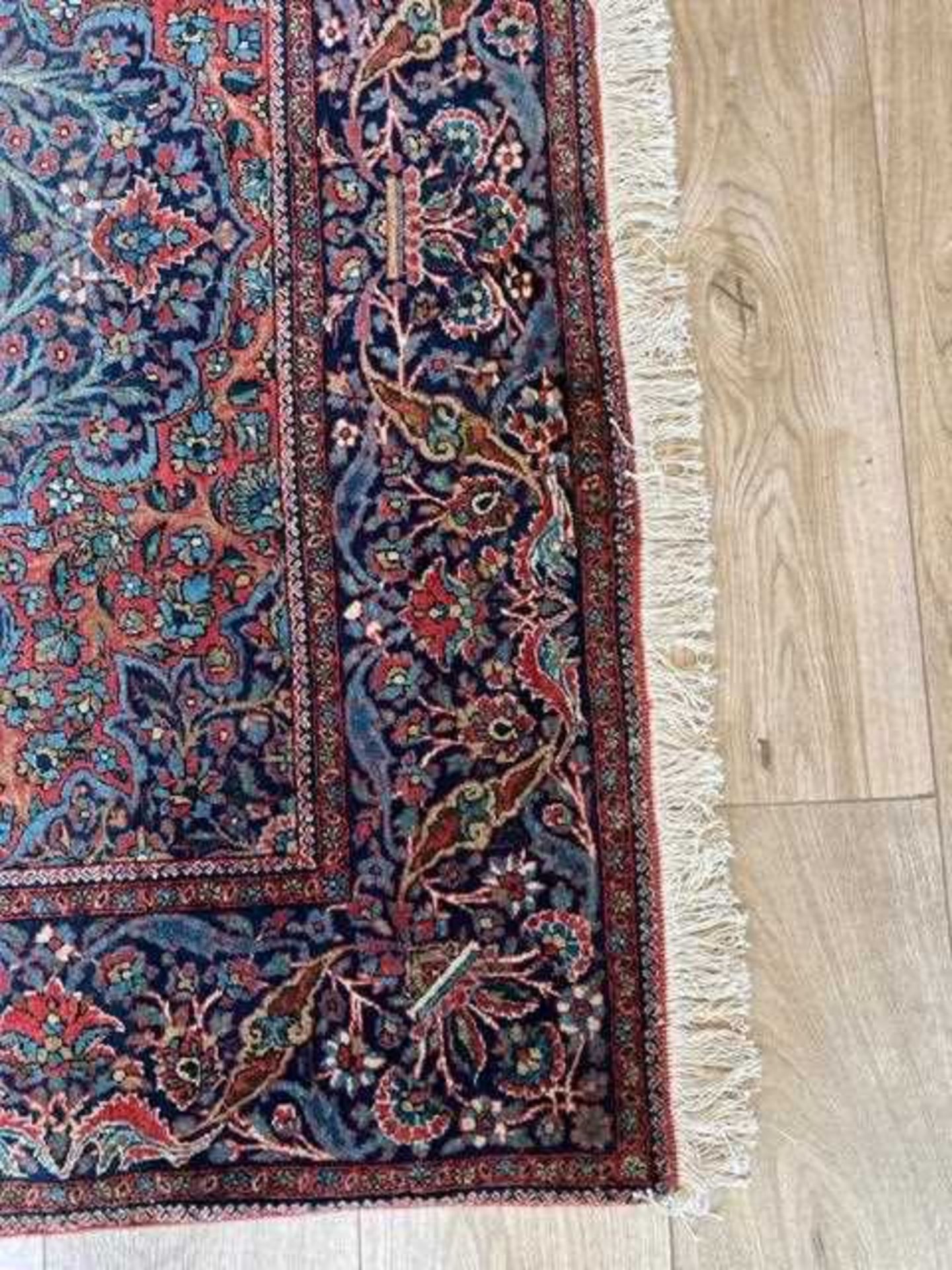 A FINE PAIR OF 1920'S MOHTASHAM KASHAN CARPETS - Image 18 of 38