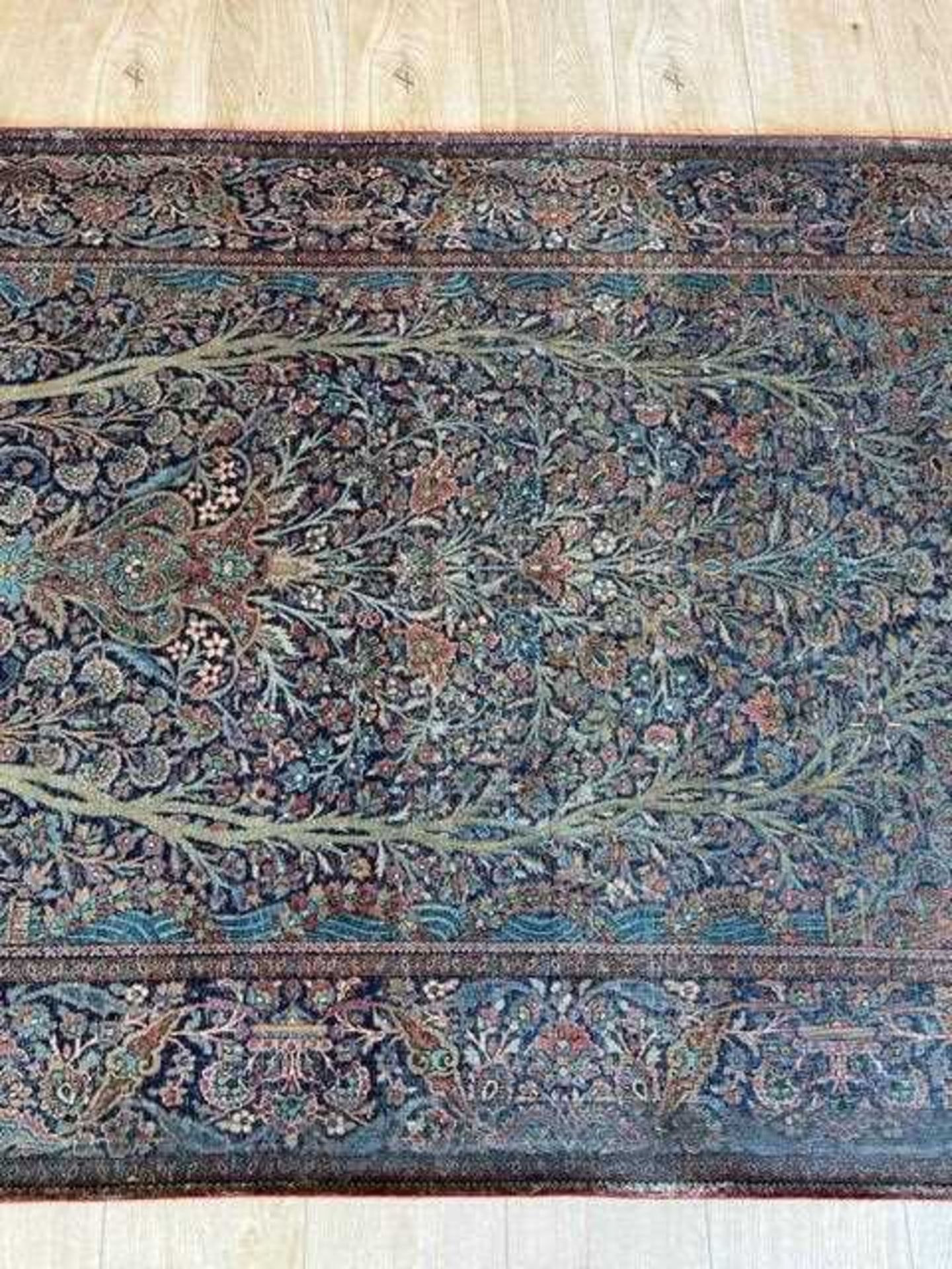 A FINE PAIR OF 1920'S MOHTASHAM KASHAN CARPETS - Image 19 of 38