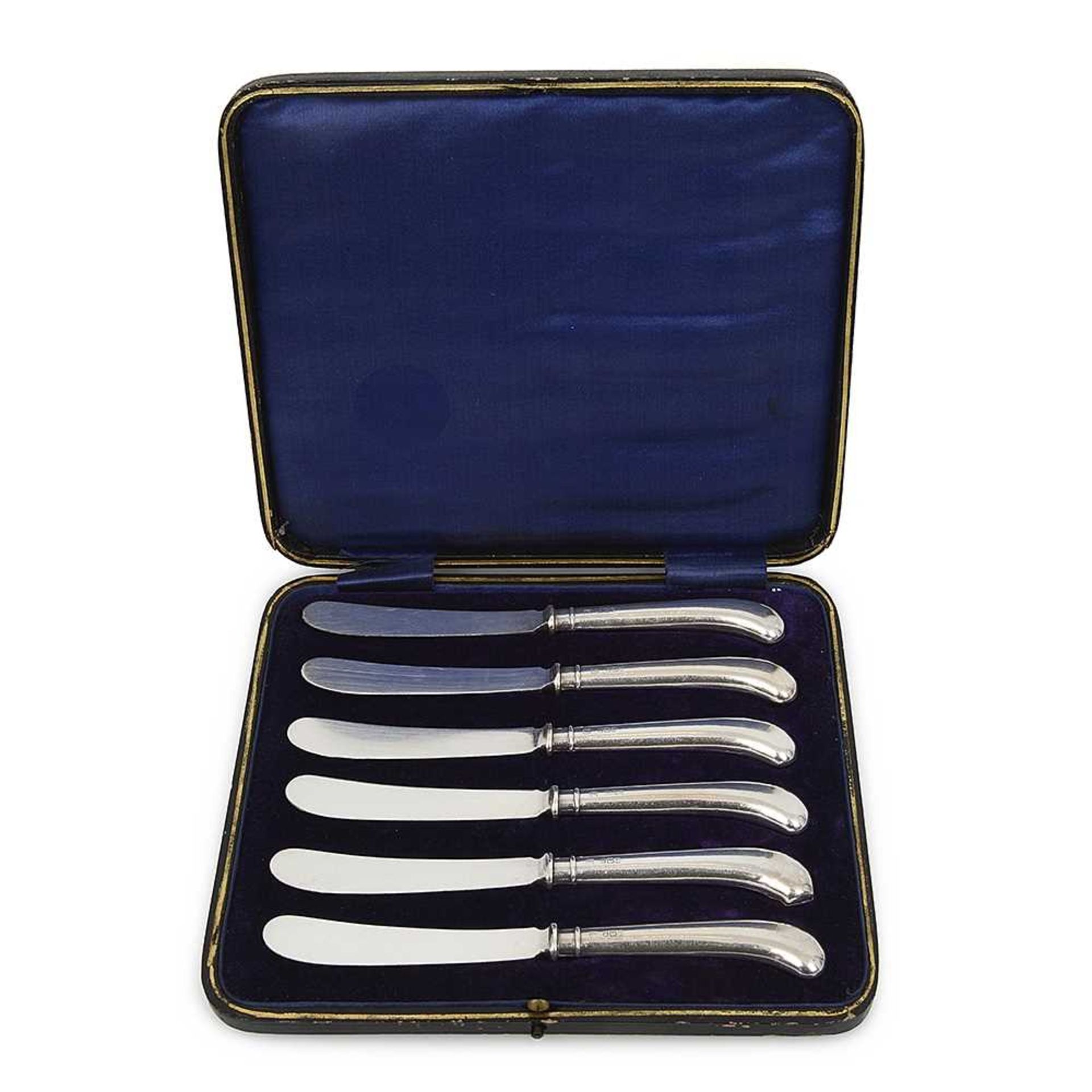 A SET OF SIX SILVER HANDLED GEORGE V PERIOD BUTTER KNIVES, 1911
