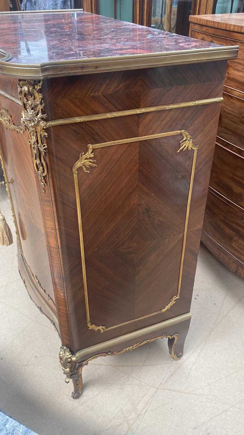 A LATE 19TH CENTURY FRENCH KINGWOOD AND OMROLU MOUNTED CABINET - Image 5 of 11