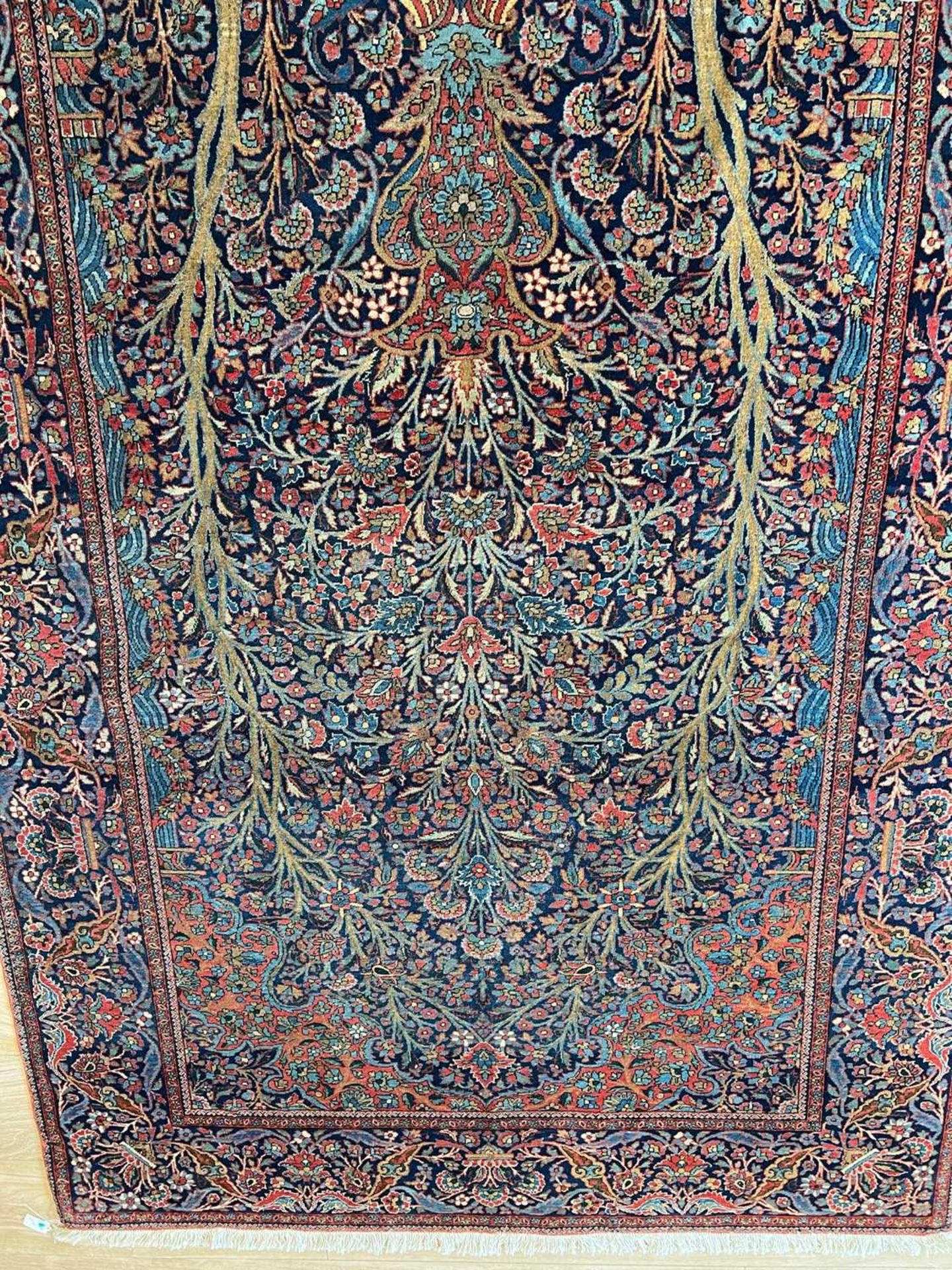 A FINE PAIR OF 1920'S MOHTASHAM KASHAN CARPETS - Image 7 of 38