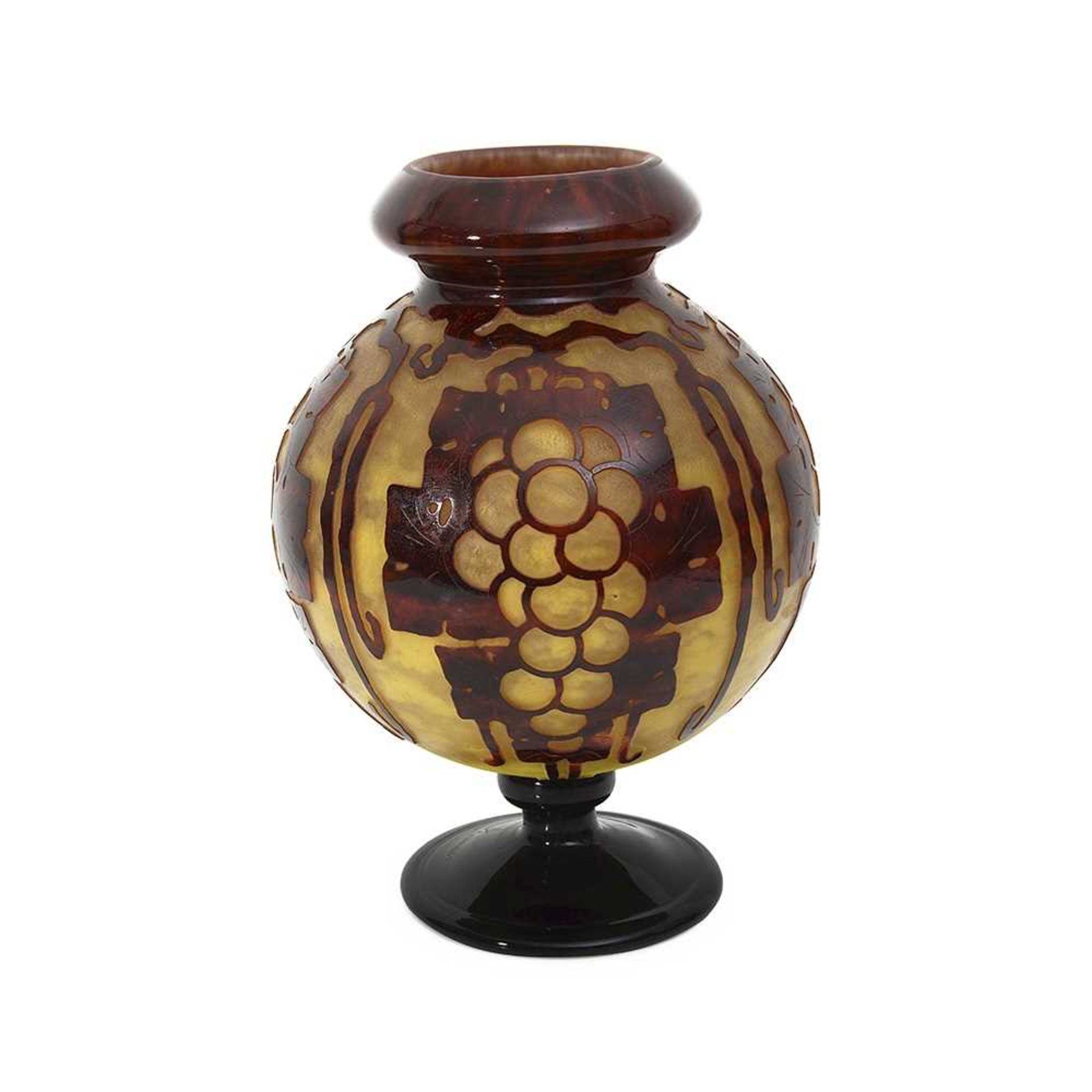 AN ART DECO PERIOD CAMEO GLASS VASE BY LE VERRE FRANCAIS CIRCA 1920'S - Image 2 of 3