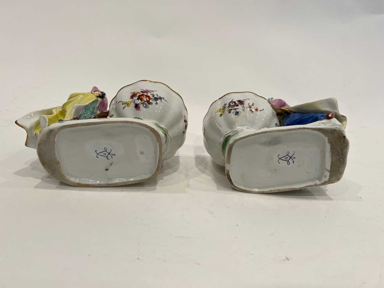 FOR THE OTTOMAN MARKET: A PAIR OF 19TH CENTURY PORCELAIN FIGURAL BON BON DISHES - Image 3 of 5