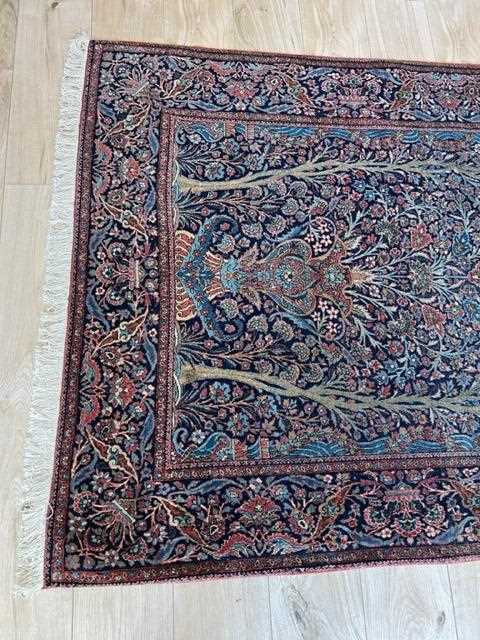 A FINE PAIR OF 1920'S MOHTASHAM KASHAN CARPETS - Image 27 of 38