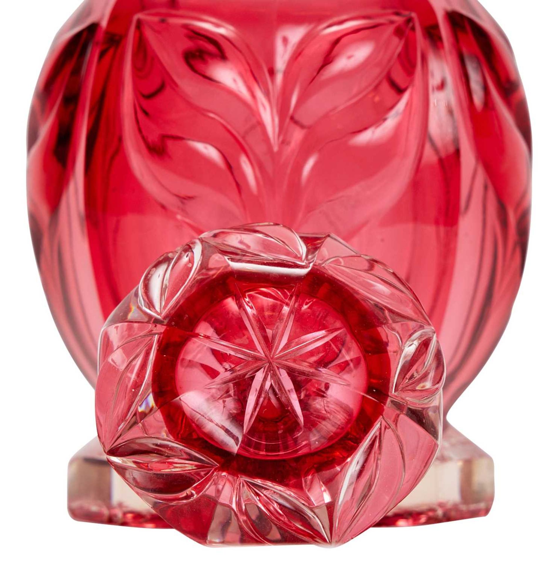 A LATE 19TH CENTURY RUBY CUT GLASS DECANTER ATTRIBUTED TO STEVENS AND WILLIAMS - Image 2 of 4