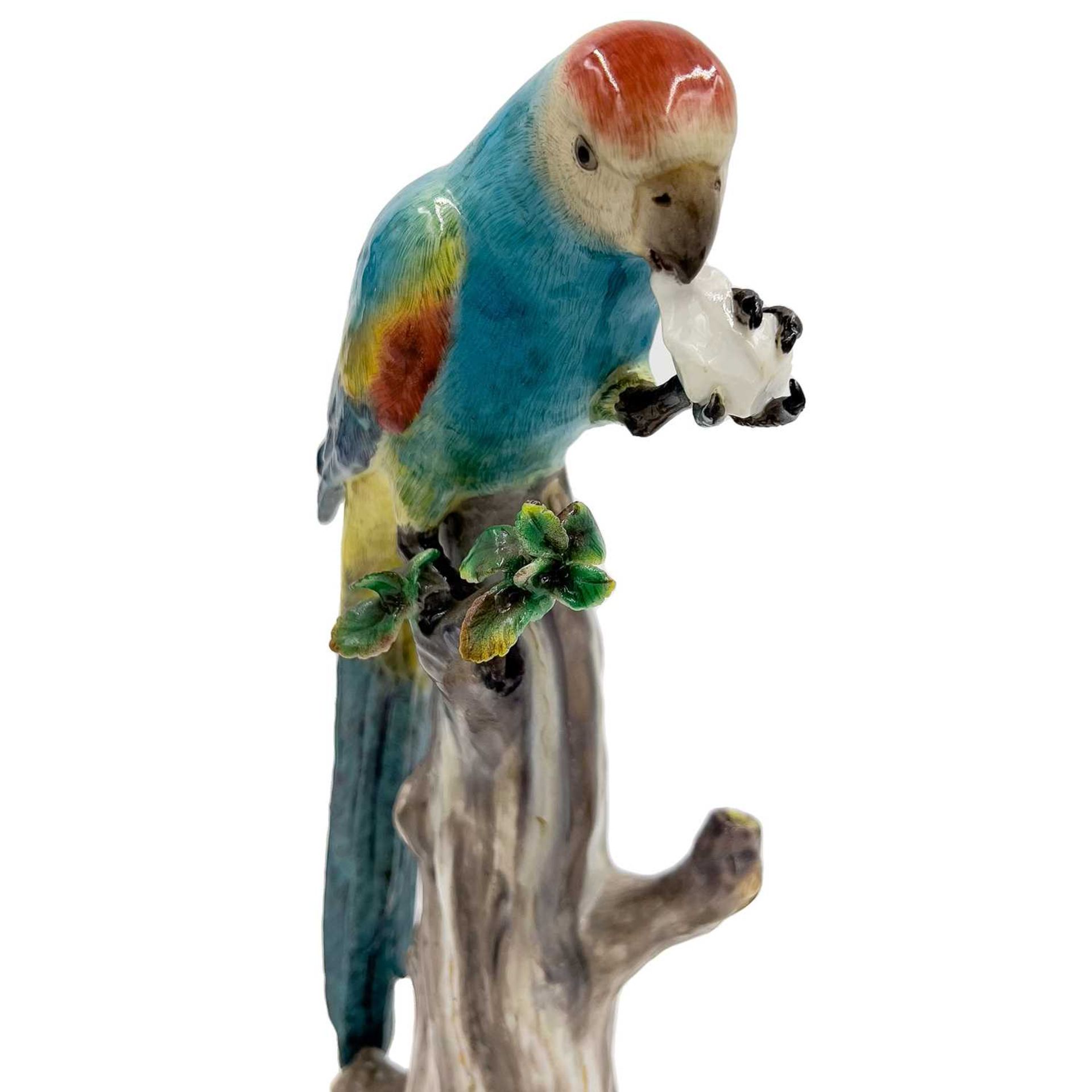 MEISSEN: A 19TH CENTURY PORCELAIN MODEL OF A PARROT EATING FRUIT - Image 5 of 7