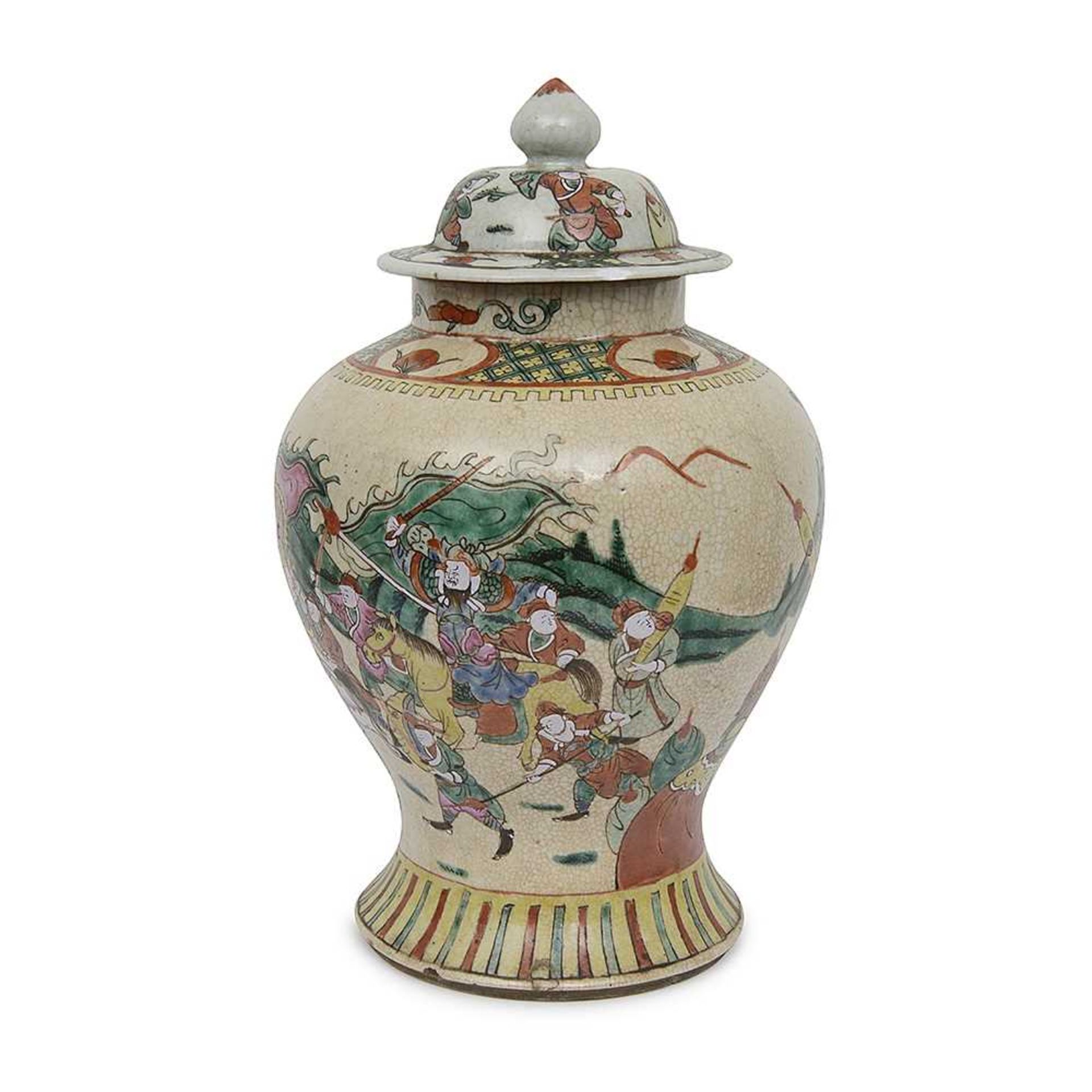 A LARGE 19TH CENTURY CHINESE CRACKLE GLAZED FAMILLE VERTE JAR AND COVER - Image 2 of 4