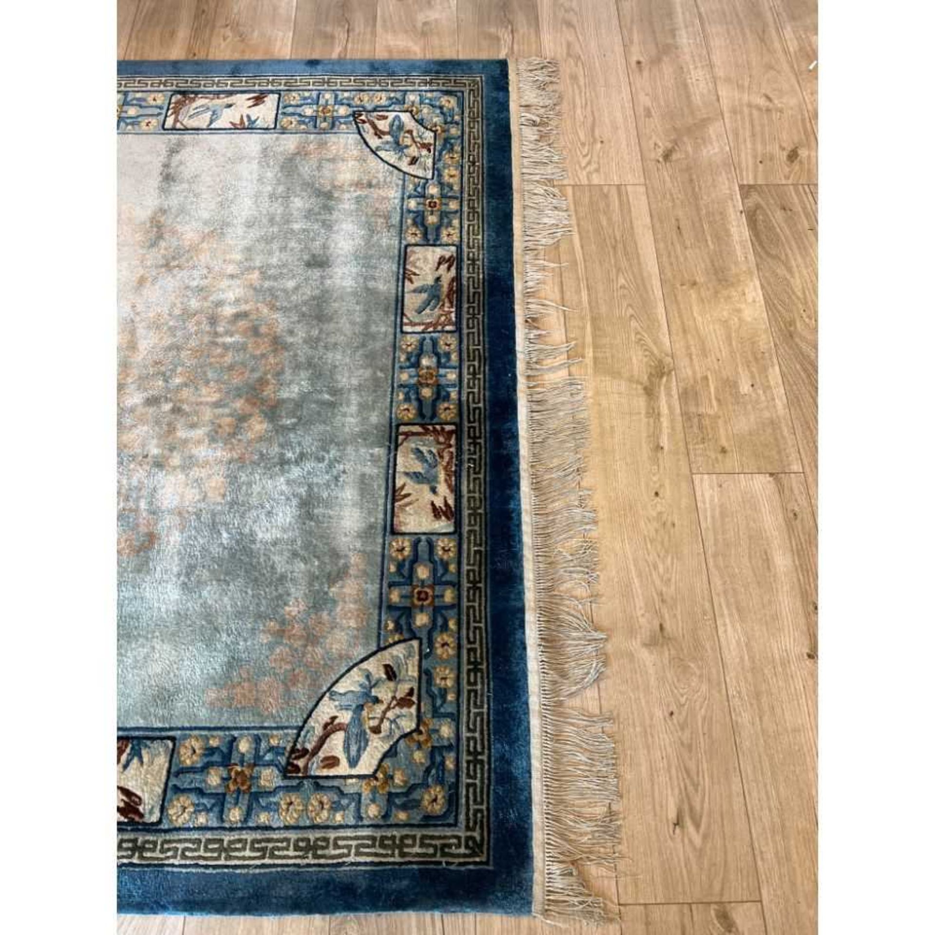 A MID 20TH CENTURY CHINESE SILK CARPET - Bild 3 aus 6