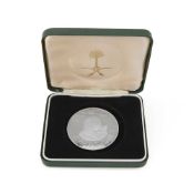 A SILVER PROOF MEDAL COMMEMORATING SAUDI ARABIA KING FAISAL