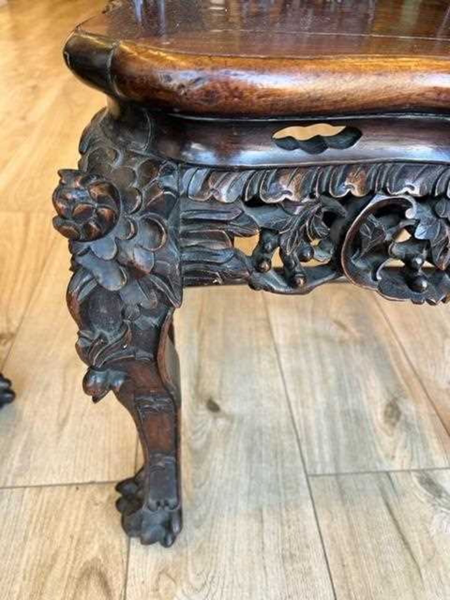 A PAIR OF CHINESE QING DYNASTY CARVED HONGMU CHAIRS - Image 3 of 13