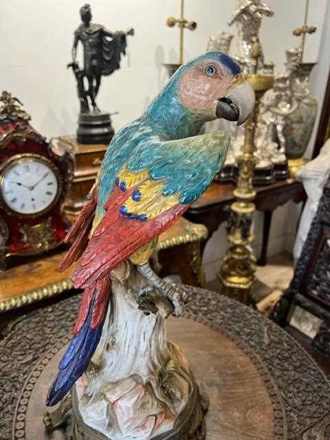 A RARE PAIR OF 19TH CENTURY MEISSEN PORCELAIN MODELS OF PARROTS - Image 16 of 19