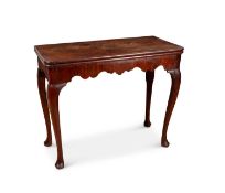 AN 18TH CENTURY IRISH MAHOGANY TEA TABLE