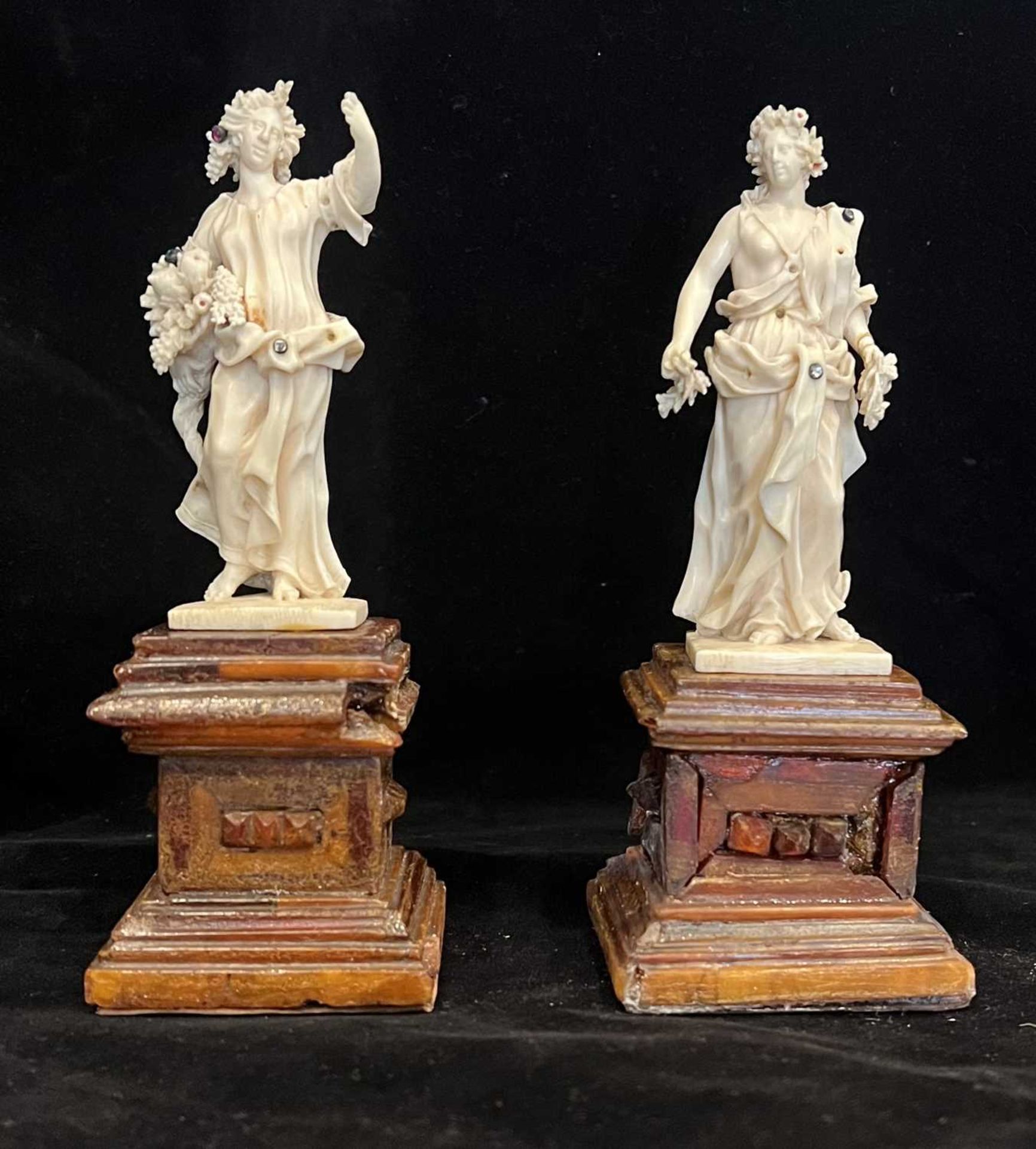 H.R.H PRINCESS MARGARET'S WEDDING GIFT: A PAIR OF 18TH CENTURY IVORY FIGURES OF SPRING AND AUTUMN - Image 9 of 14