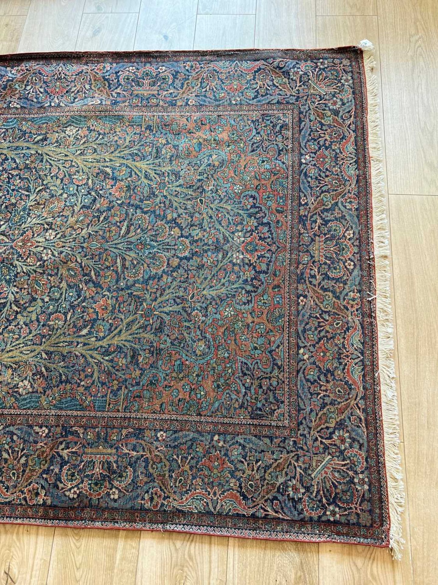 A FINE PAIR OF 1920'S MOHTASHAM KASHAN CARPETS - Image 11 of 38