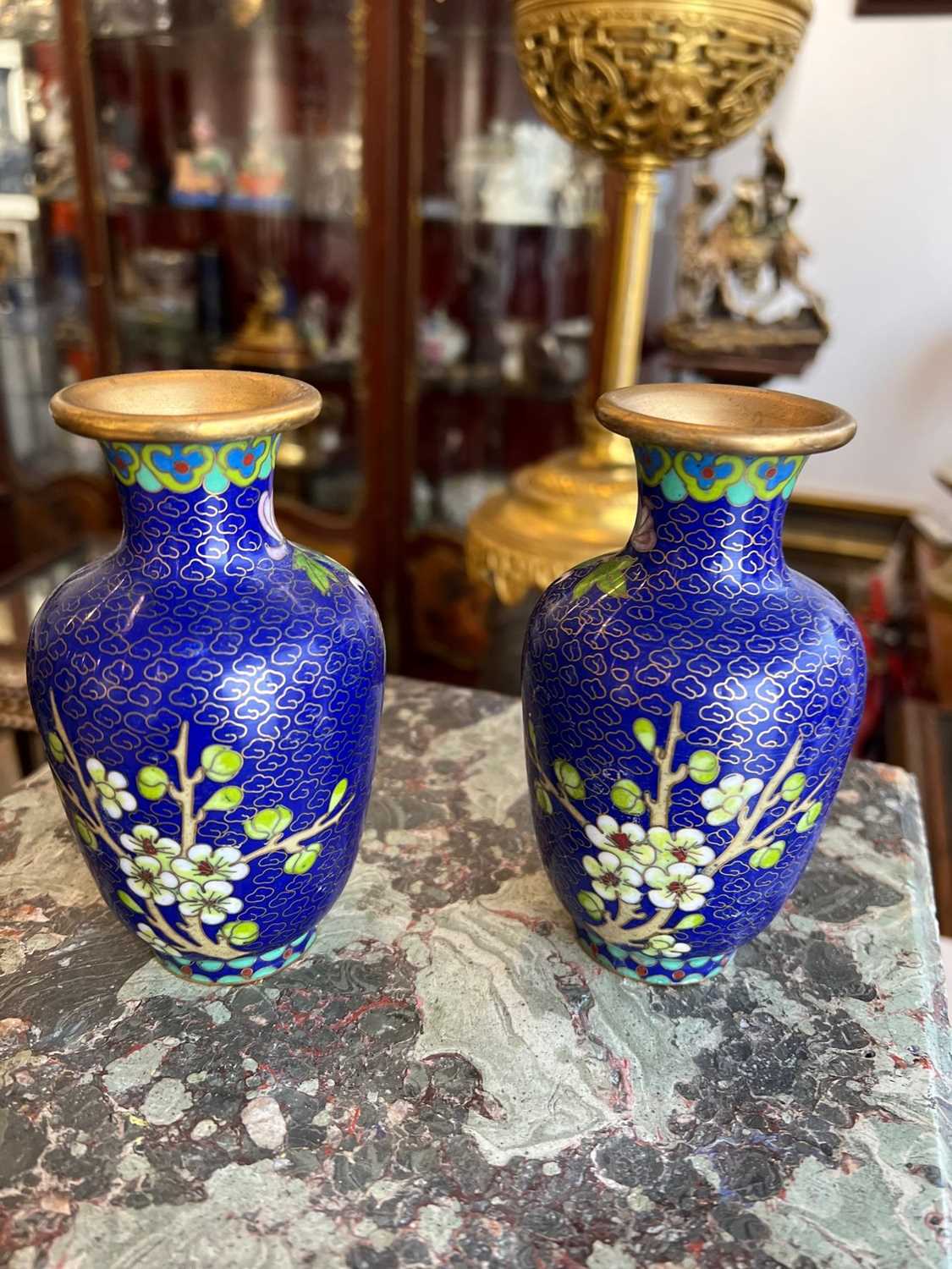 A COLLECTION OF SIX 19TH AND 20TH CENTURY CHINESE MINIATURE VASES - Image 8 of 22