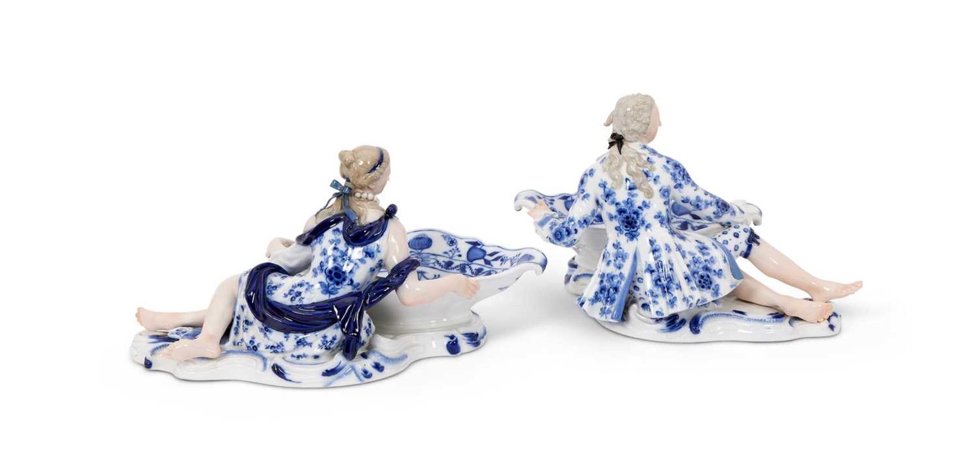 MEISSEN: A PAIR OF LATE 19TH CENTURY BLUE ONION PATTERN FIGURAL SWEET MEAT DISHES - Image 2 of 3