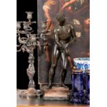 A 19TH CENTURY CLASSICAL STYLE BRONZE FIGURE OF AN ATHLETE