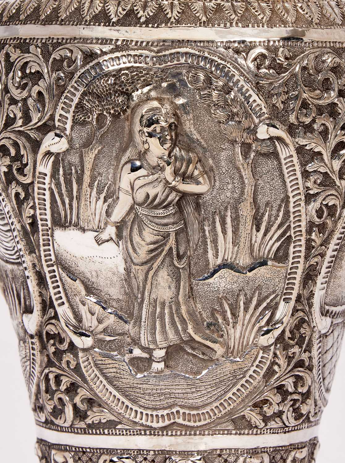 A PAIR OF LATE 19TH CENTURY INDIAN SILVER VASES - Image 7 of 8