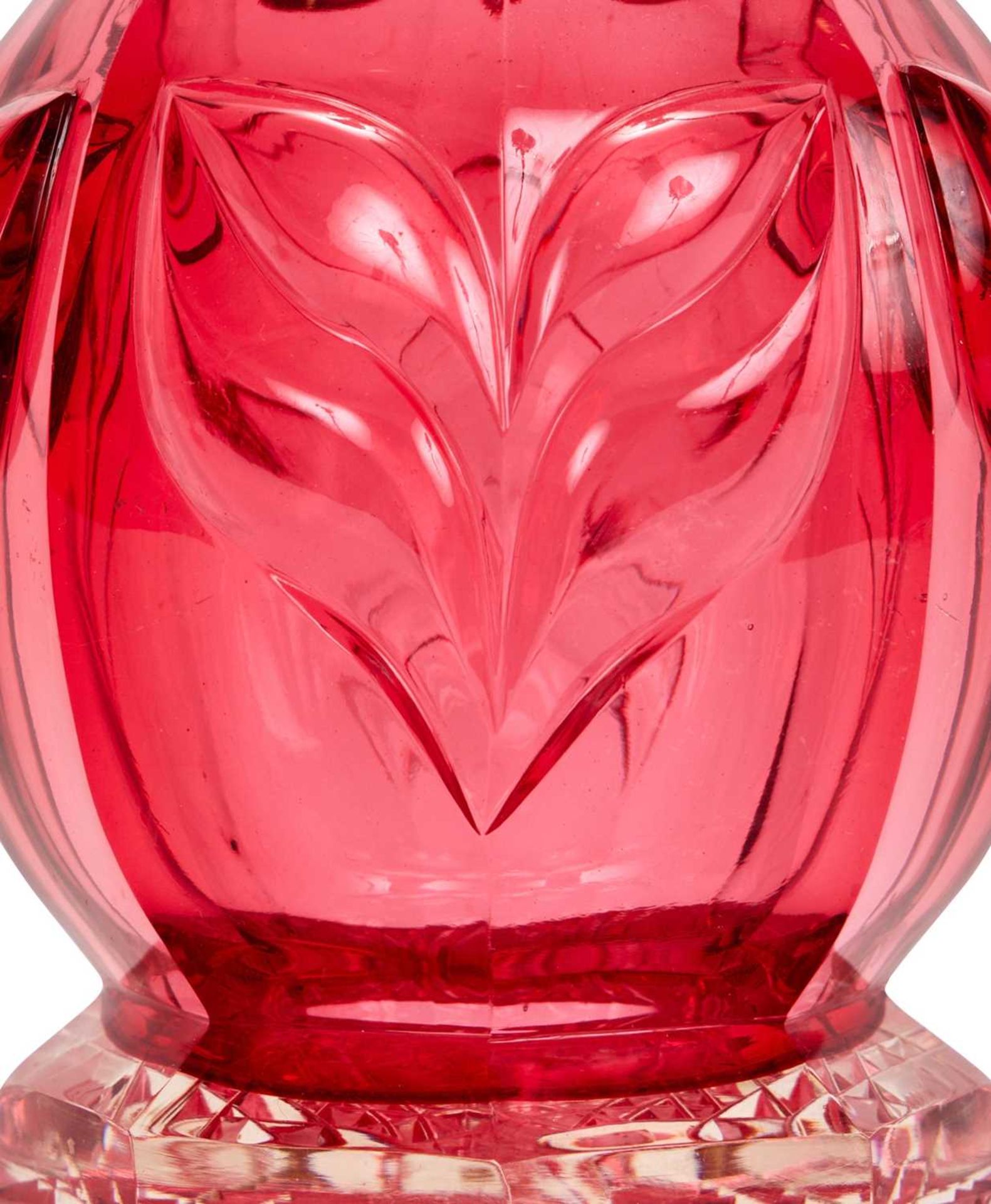 A LATE 19TH CENTURY RUBY CUT GLASS DECANTER ATTRIBUTED TO STEVENS AND WILLIAMS - Image 3 of 4