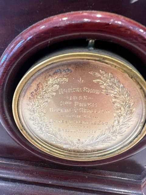 A FINE SILVER GILT EQUESTRIAN TROPHY CUP, LONDON, 1901, ROWLANDS AND FRAZER - Image 18 of 19