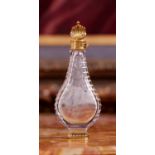 A FINE MID 18TH CENTURY FRENCH 18CT GOLD MOUNTED CRYSTAL GLASS SCENT BOTTLE