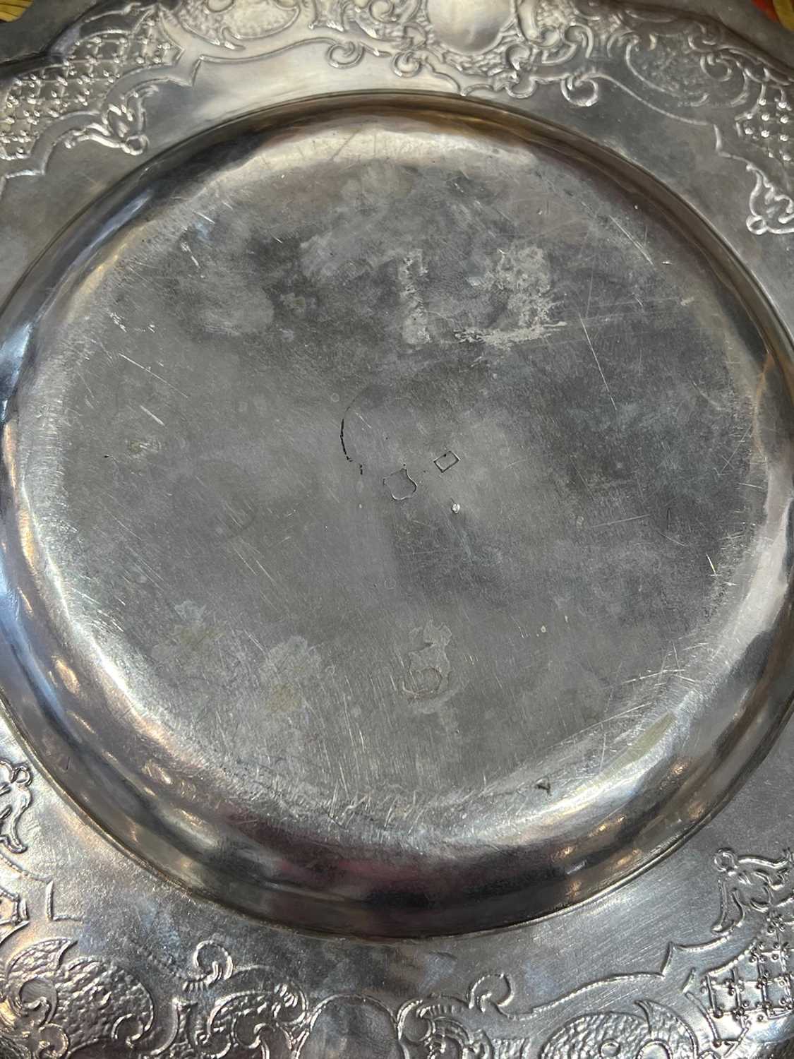 AN 18TH / 19TH CENTURY GERMAN OR SWISS SILVER AND PARCEL GILT TRAY - Image 3 of 4