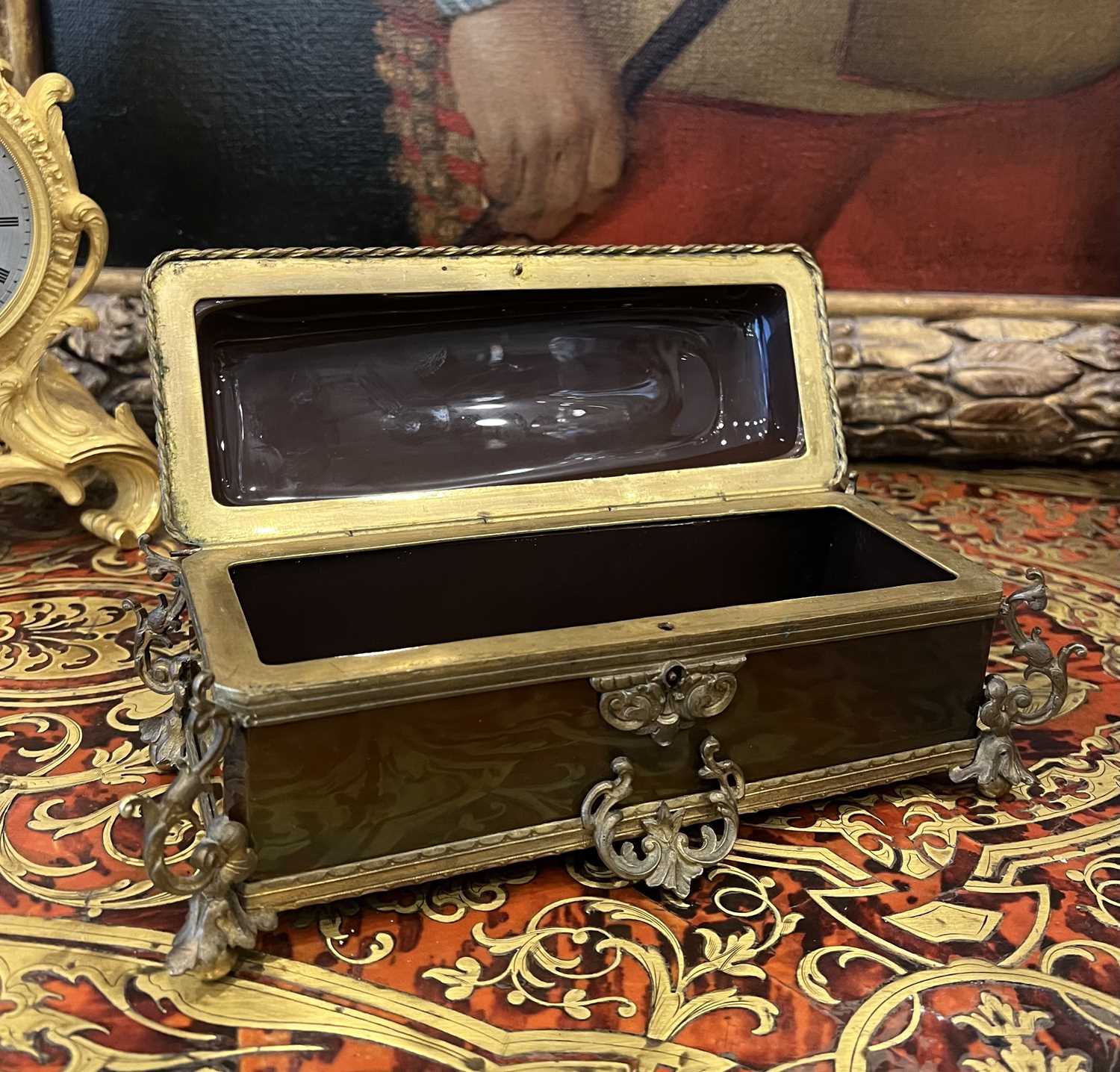 A FINE 19TH CENTURY BOHEMIAN LITHYALIN AND ORMOLU MOUNTED CASKET - Image 2 of 4