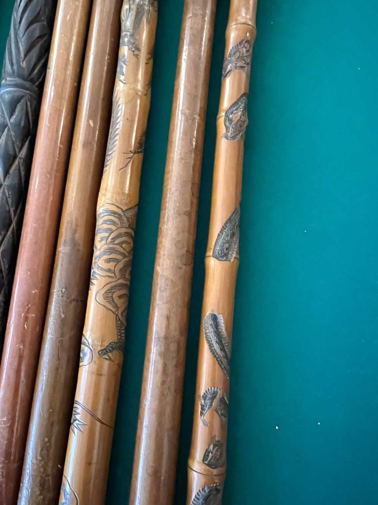 A GROUP OF EIGHT 19TH CENTURY WALKING CANES AND STICKS - Image 3 of 6