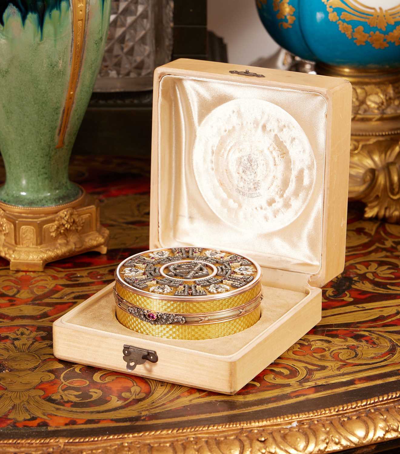 A 14 CARAT GOLD, DIAMOND AND ENAMEL BOX IN THE STYLE OF FABERGE