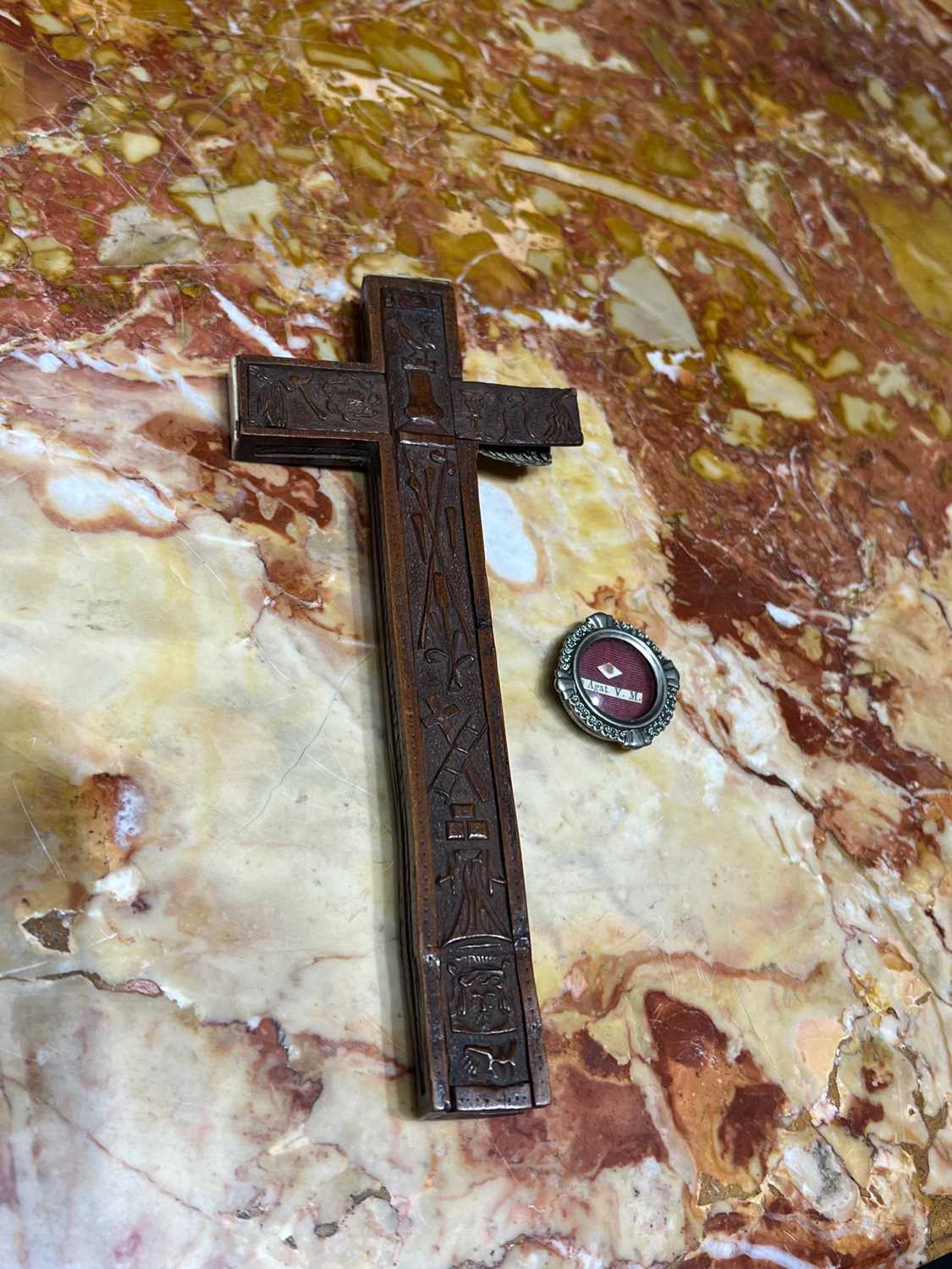 A 16TH / 17TH CENTURY FLEMISH CARVED BOXWOOD RELIQUARY CROSS TOGETHER WITH A 19TH CENTURY RELIQUARY - Image 11 of 12