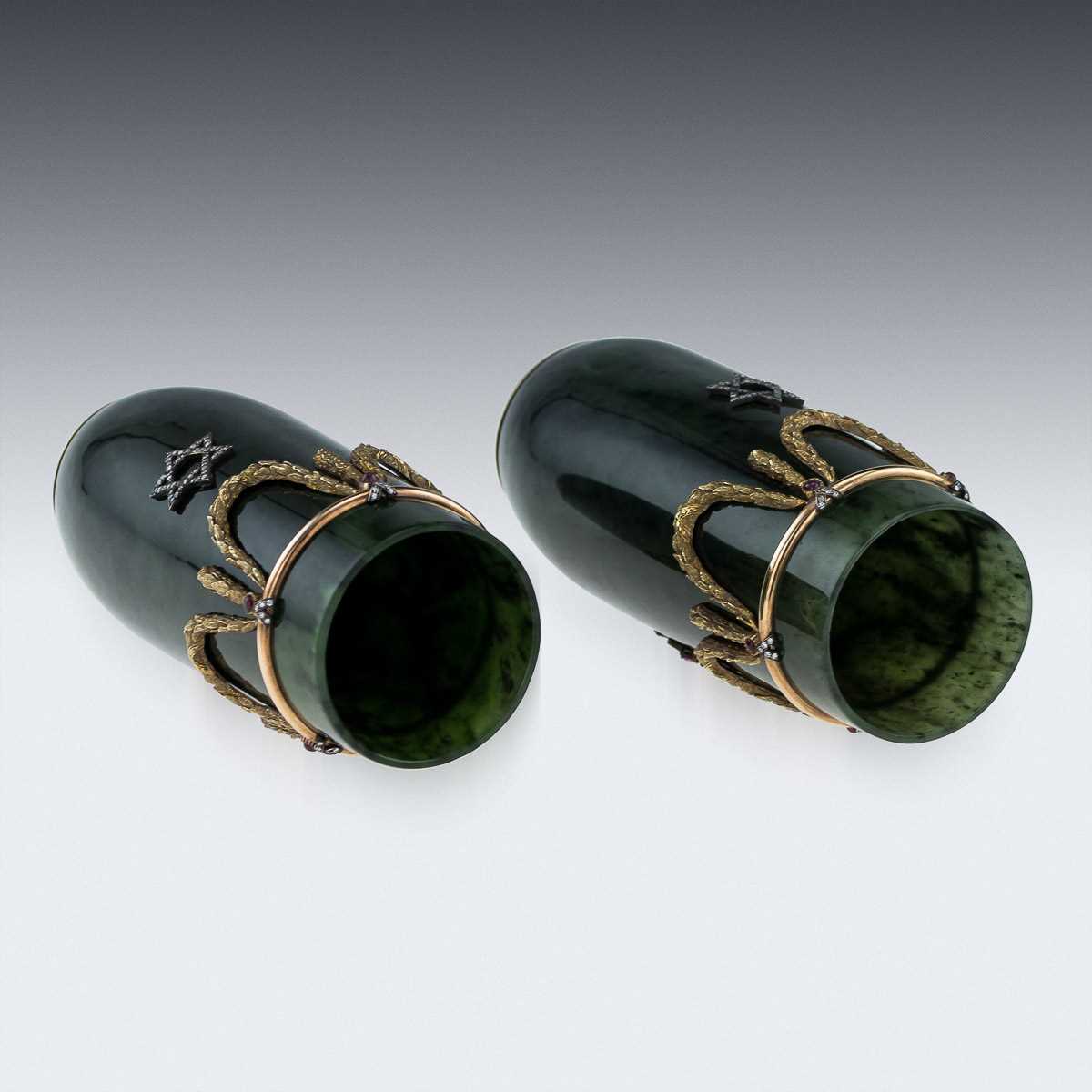 A PAIR 14K GOLD, NEPHRITE, DIAMOND AND RUBY ENCRUSTED VASES IN THE STYLE OF FABERGE - Image 20 of 28