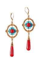 A PAIR OF 18CT GOLD, CORAL AND TURQUOISE EARRINGS