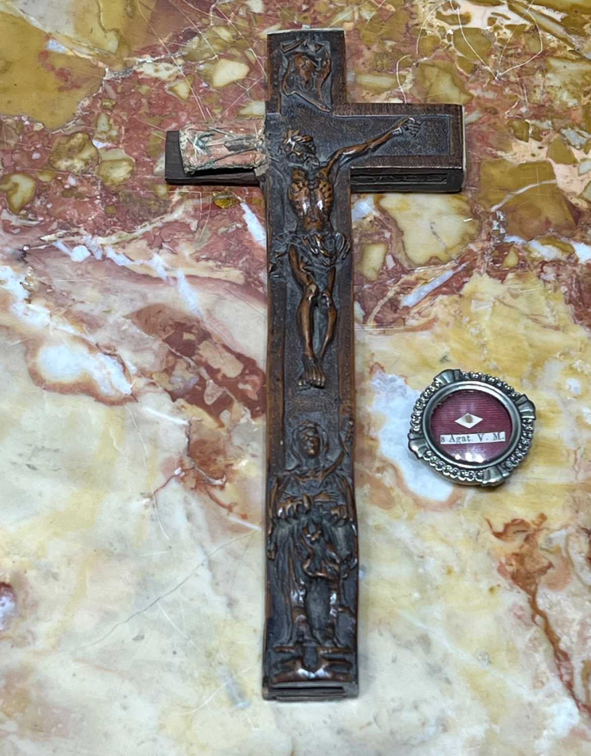 A 16TH / 17TH CENTURY FLEMISH CARVED BOXWOOD RELIQUARY CROSS TOGETHER WITH A 19TH CENTURY RELIQUARY - Image 4 of 12