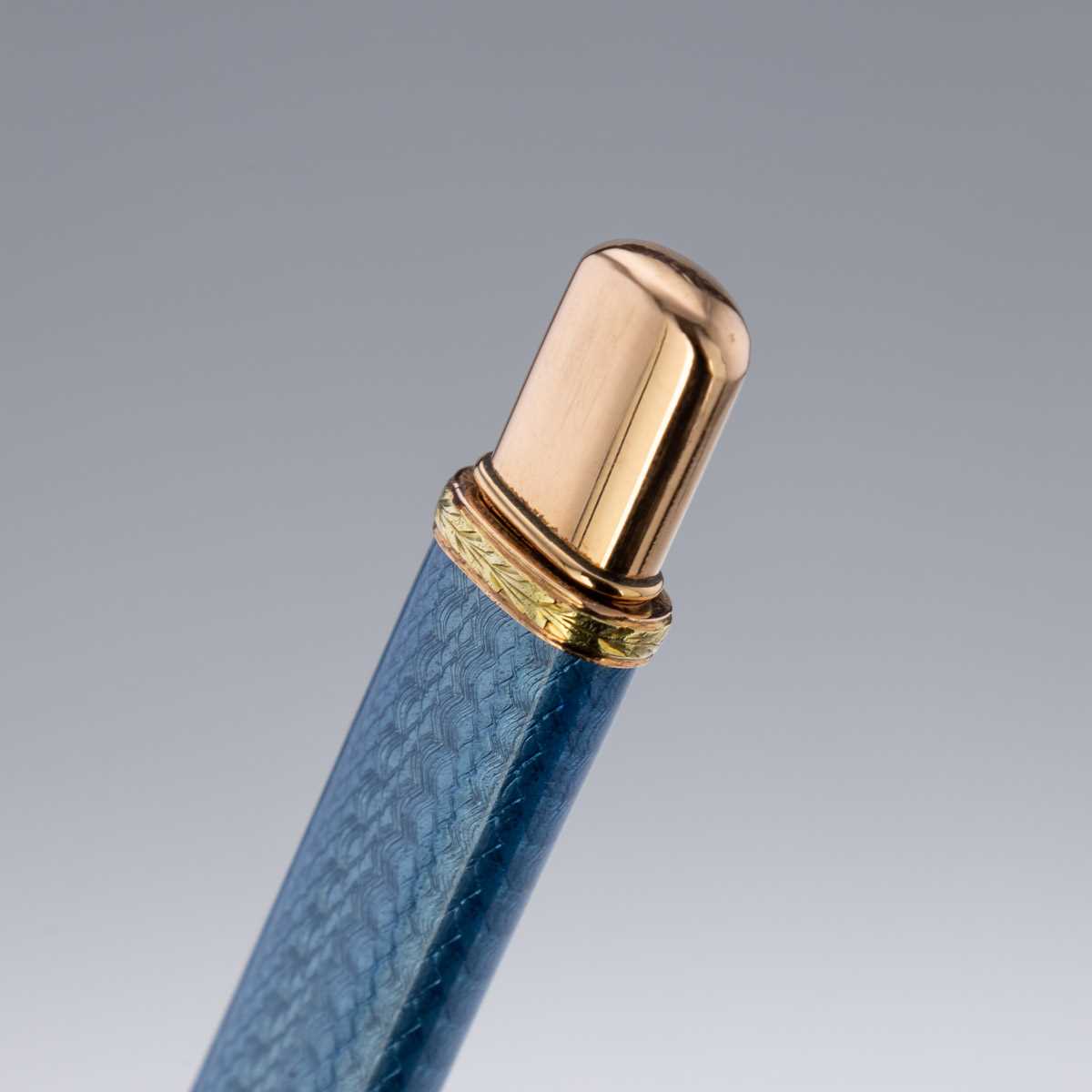 FABERGE: AN EARLY 20TH CENTURY GOLD AND ENAMEL PENCIL, MAKER'S MARK A.A. - Image 2 of 9