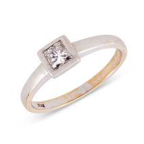 AN 18CT GOLD AND PRINCESS DIAMOND RING