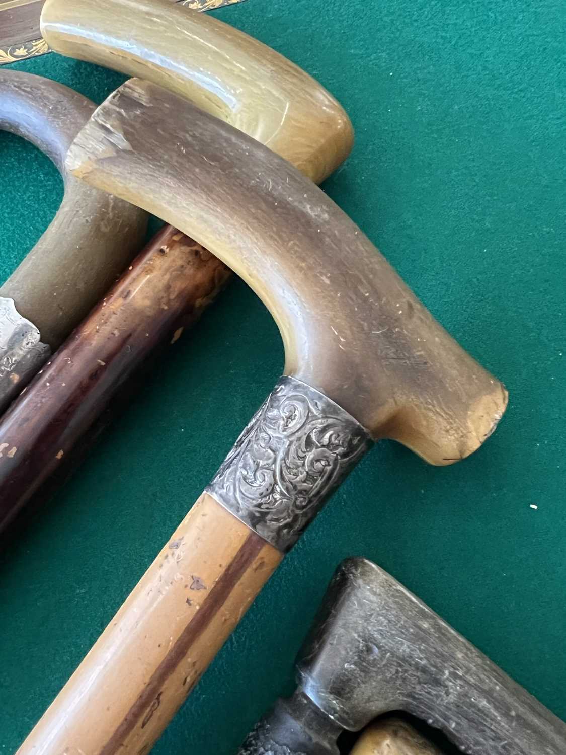 A LATE 19TH CENTURY RHINOCEROS HORN HANDLE CANE TOGETHER WITH FIVE FURTHER - Image 8 of 9