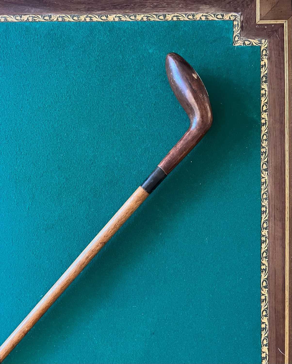 GOLFING INTEREST: A LATE 19TH / EARLY 20TH CENTURY WALKING CANE IN THE FORM OF A GOLF CLUB