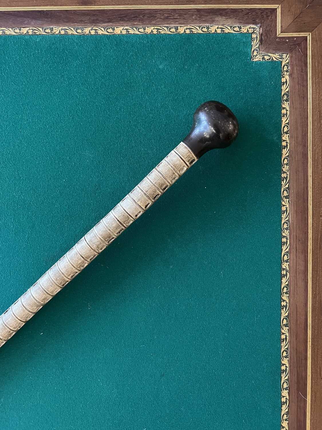 A LATE 19TH / EARLY 20TH CENTURY WALKING CANE FORMED FROM SHARK VERTEBRAE