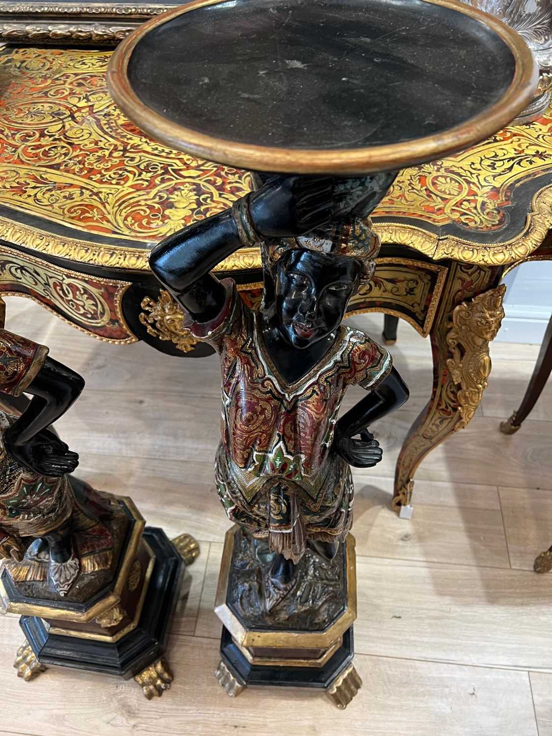 A PAIR OF LATE 19TH CENTURY VENETIAN GONDOLIER FIGURAL TORCHERE STANDS - Image 4 of 5