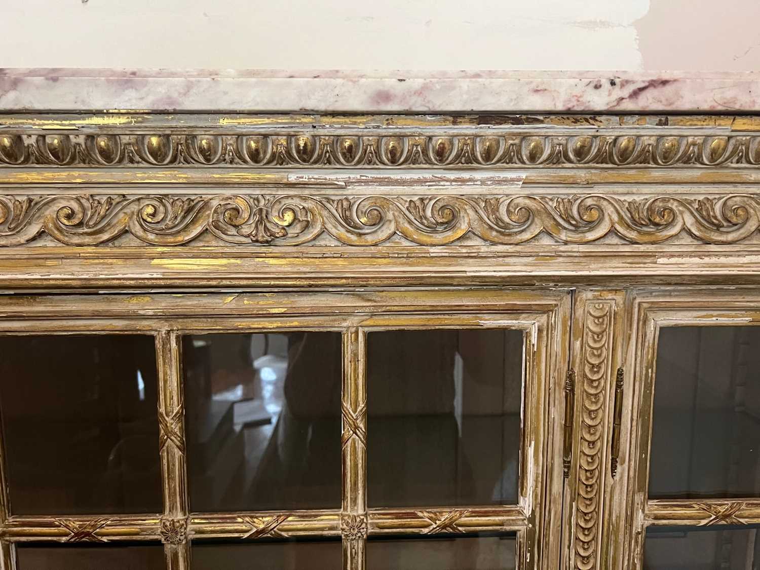 A LATE 19TH CENTURY SCANDINAVIAN GILTWOOD, MARBLE TOPPED AND GLASS DISPLAY CABINET - Image 10 of 11