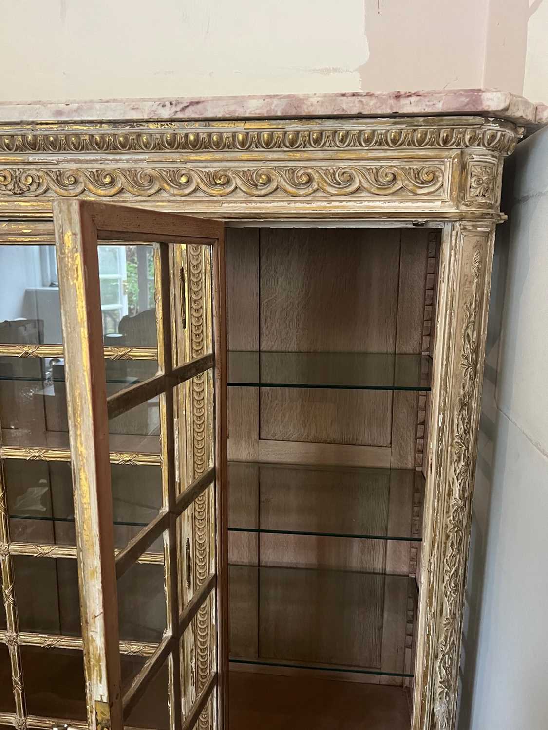 A LATE 19TH CENTURY SCANDINAVIAN GILTWOOD, MARBLE TOPPED AND GLASS DISPLAY CABINET - Image 7 of 11